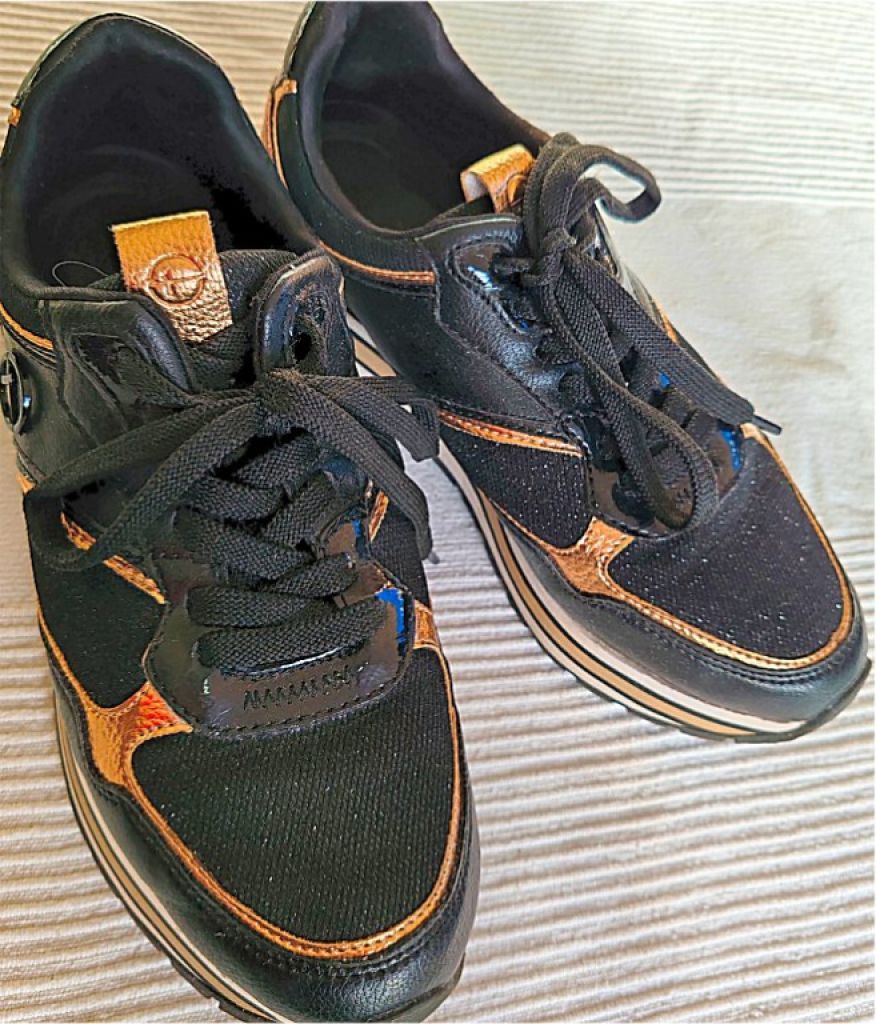 Tamaris Damen-Sneaker in Schwarz mit goldfarbenen Akzenten, Gr. 38, wie neu