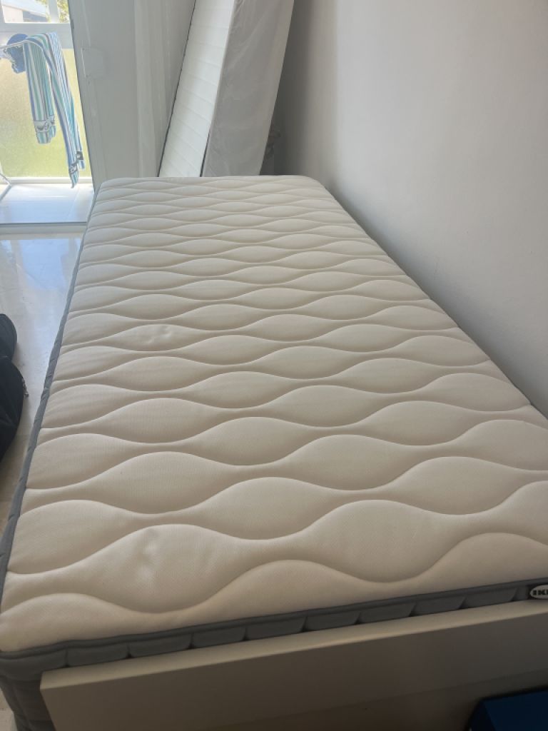 Pocket spring mattress almost new