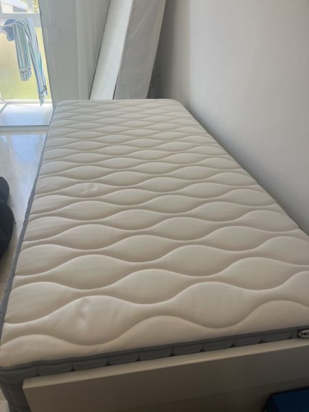 Pocket spring mattress almost new