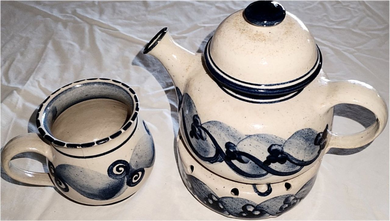 Tee-Gedeck, Teekanne, Stövchen, Tasse, Keramik, handgetöpfert, handbemalt