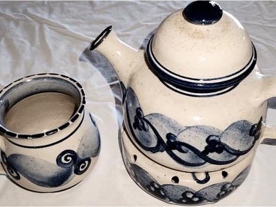 Tee-Gedeck, Teekanne, Stövchen, Tasse, Keramik, handgetöpfert, handbemalt