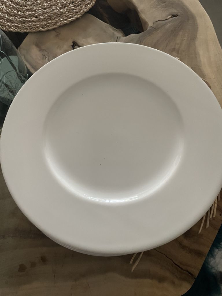 White plates / pasta-soup plates and flat plates