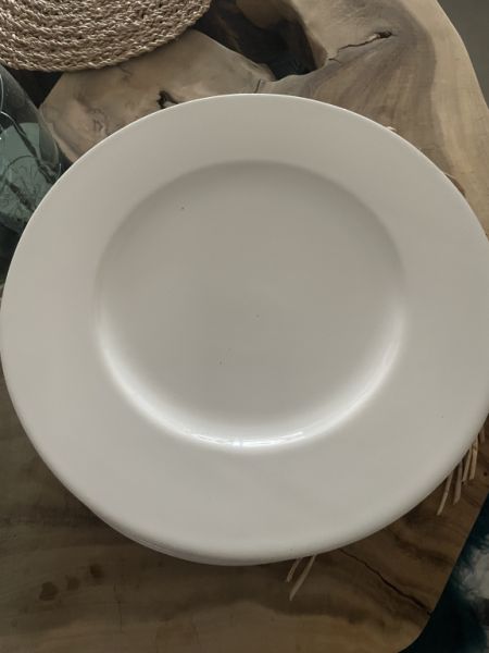 White plates / pasta-soup plates and flat plates