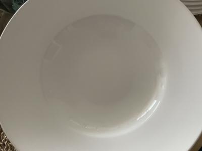 White plates / pasta-soup plates and flat plates