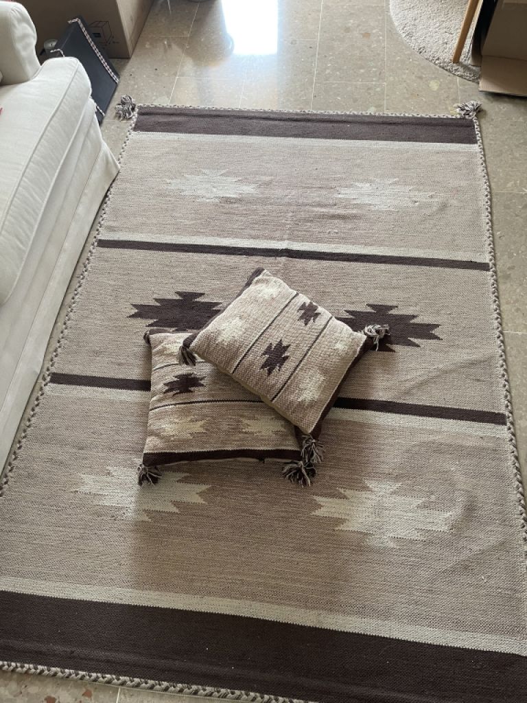 Alfombra, 140 x 205 cm, con 2 cojines