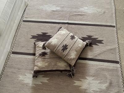 Alfombra, 140 x 205 cm, con 2 cojines