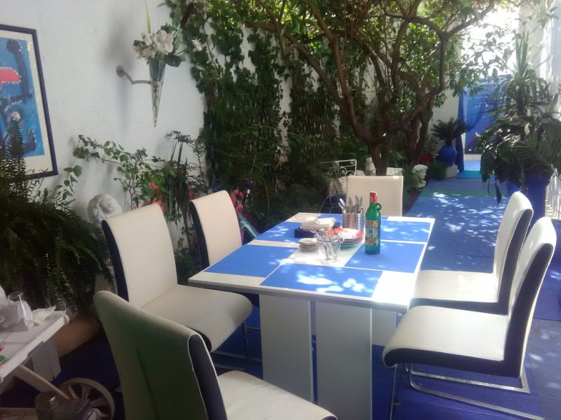 Mesa de terraza con 5 sillas