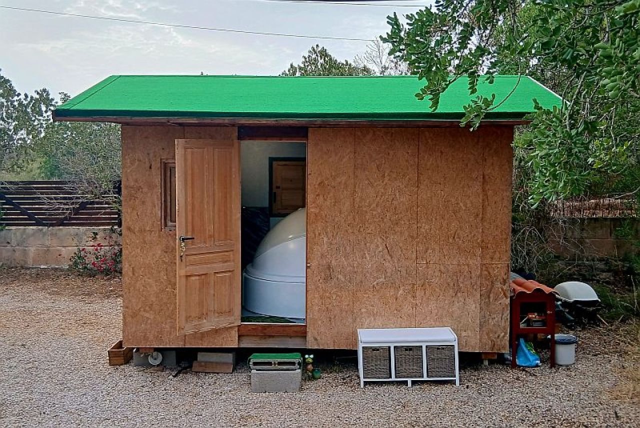 Tiny House with Float Tank – Sale as a Complete Package