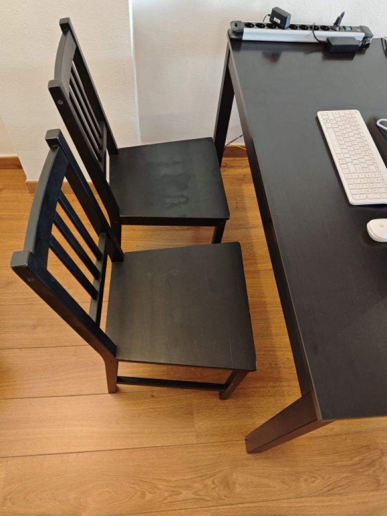 Tisch + 4 Stühle, schwarz