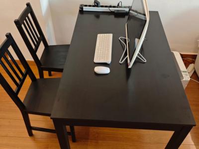 Tisch + 4 Stühle, schwarz