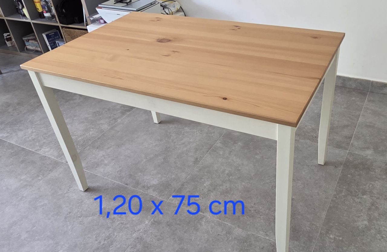 Tisch aus Holz für Esszimmer / Küche