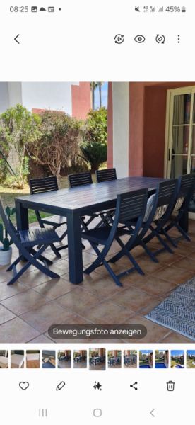 Tisch und Stühle