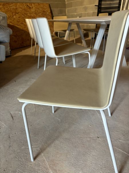 Tisch und Stühle von hoher Qualität