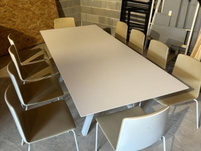 Tisch und Stühle von hoher Qualität