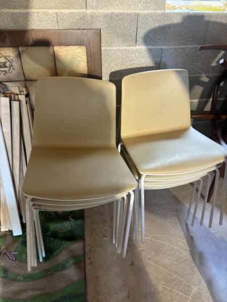 Tisch und Stühle von hoher Qualität