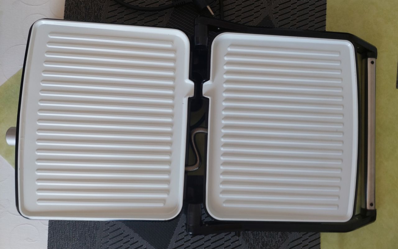 Table grill with ceramic plates Gourmetmaxx