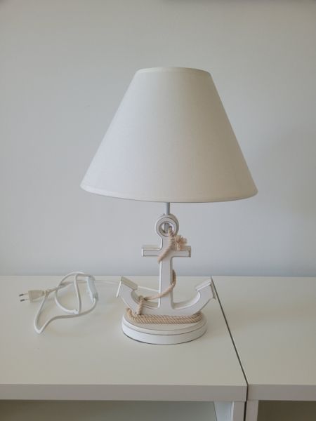 Table lamp with anchor base