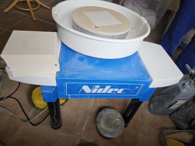 Torno de alfarero Nidec