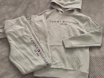 Tommy Hilfiger chándal, talla 152
