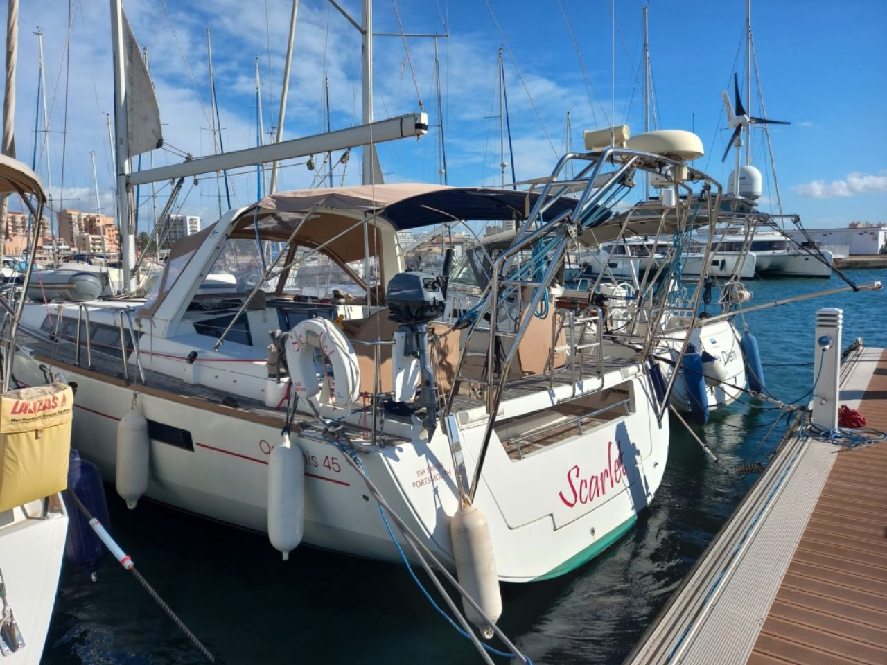 SY Beneteau Oceanis 45 muy bien cuidada con todo el equipo para cambiar.