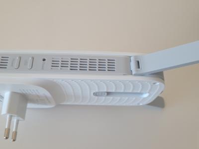 TP-Link RE550 WLAN Verstärker Repeater AC1900 (Dual-WLAN AC + N, 1300MBit/s 5GHz + 600MBit/s 2,4GHz)