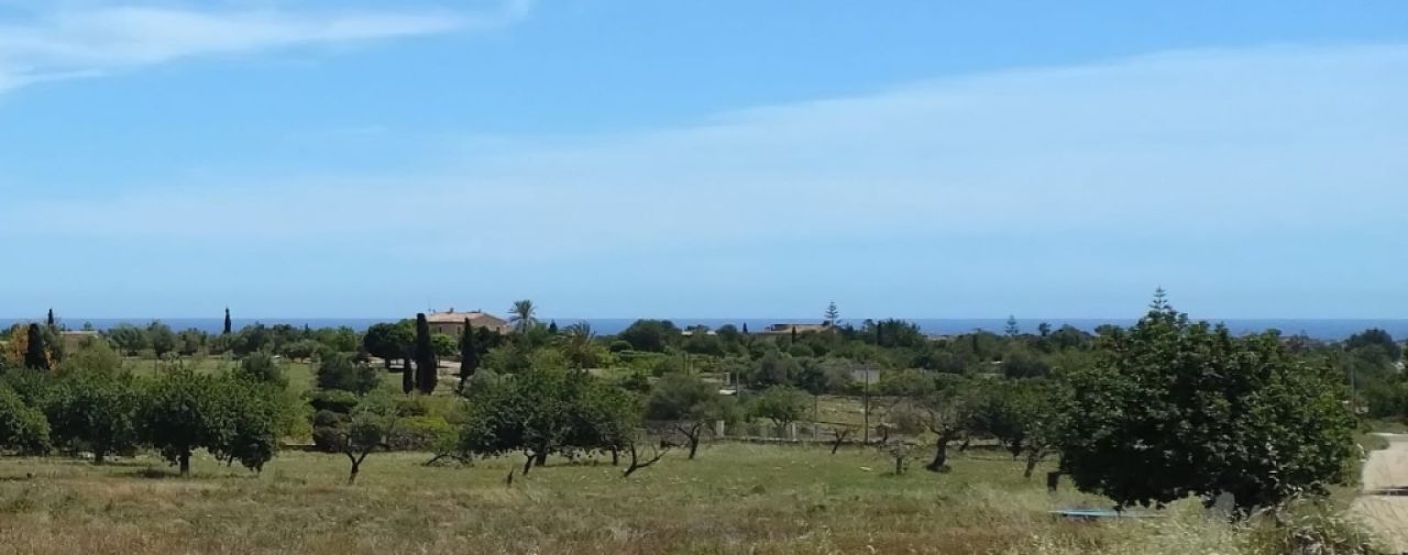 Parcela de ensueño con vista panorámica al mar con licencia de obra