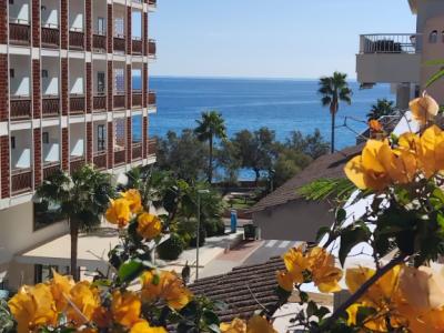 Traumhafte Penthousewohnung mit großer Dachterrasse ,Tiefgarage und seitlichem Meerblich in Cala Mil