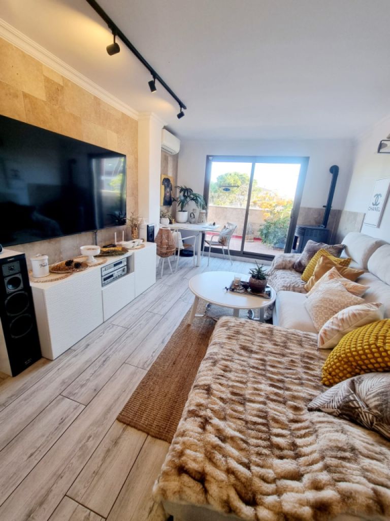 Traumhafte Penthousewohnung mit großer Dachterrasse ,Tiefgarage und seitlichem Meerblich in Cala Mil