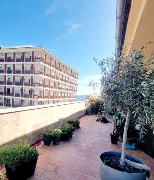 Traumhafte Penthousewohnung mit großer Dachterrasse ,Tiefgarage und seitlichem Meerblich in Cala Mil