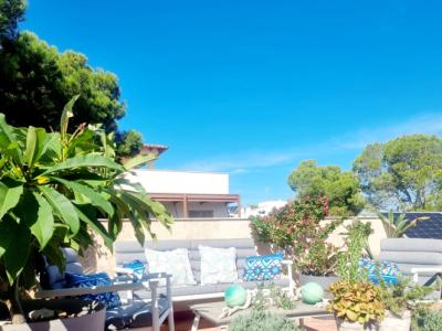 Traumhafte Penthousewohnung mit großer Dachterrasse ,Tiefgarage und seitlichem Meerblich in Cala Mil