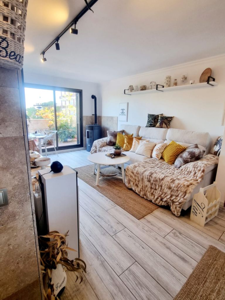 Traumhafte Penthousewohnung mit großer Dachterrasse ,Tiefgarage und seitlichem Meerblich in Cala Mil