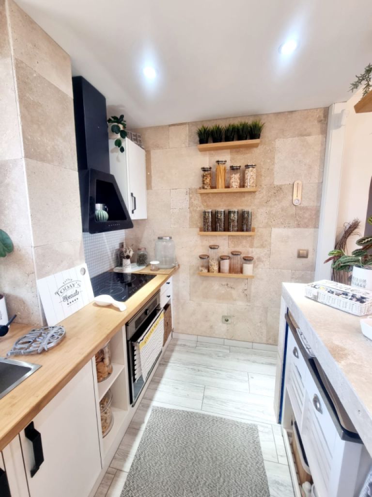 Traumhafte Penthousewohnung mit großer Dachterrasse ,Tiefgarage und seitlichem Meerblich in Cala Mil