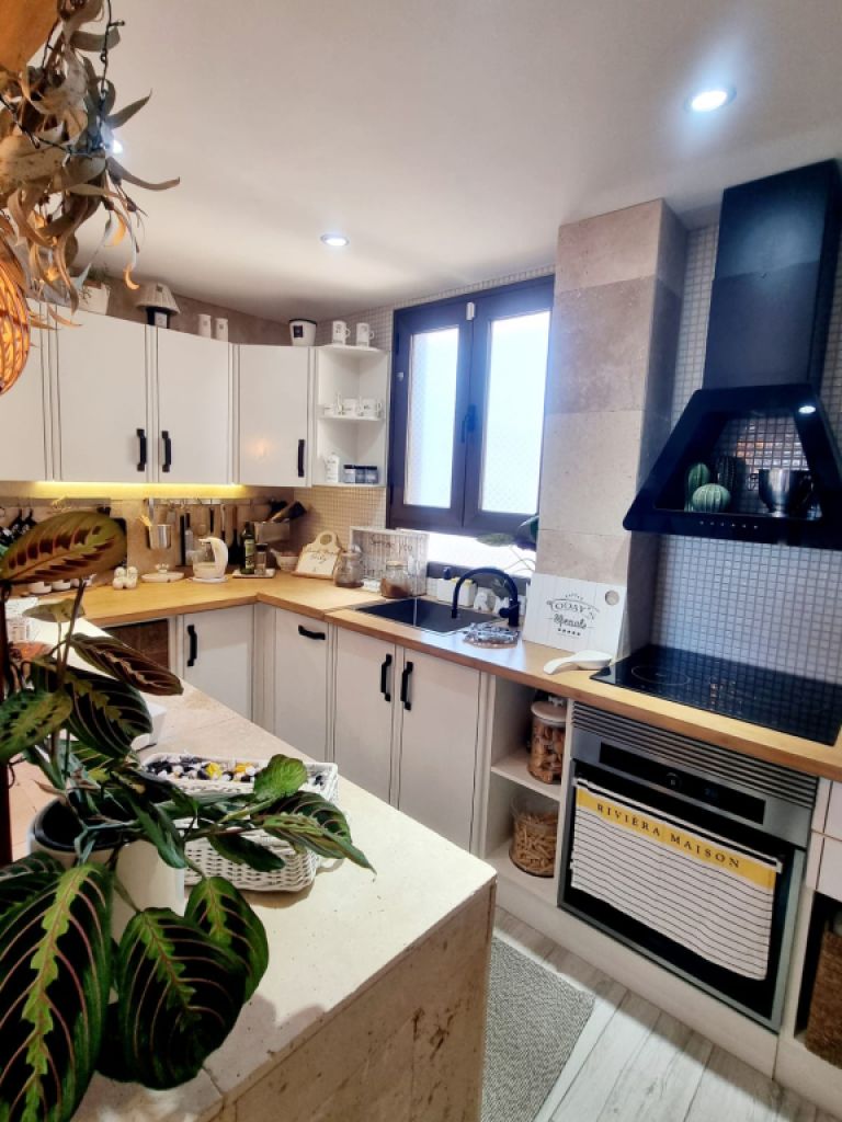 Traumhafte Penthousewohnung mit großer Dachterrasse ,Tiefgarage und seitlichem Meerblich in Cala Mil