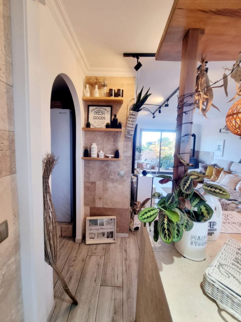 Traumhafte Penthousewohnung mit großer Dachterrasse ,Tiefgarage und seitlichem Meerblich in Cala Mil