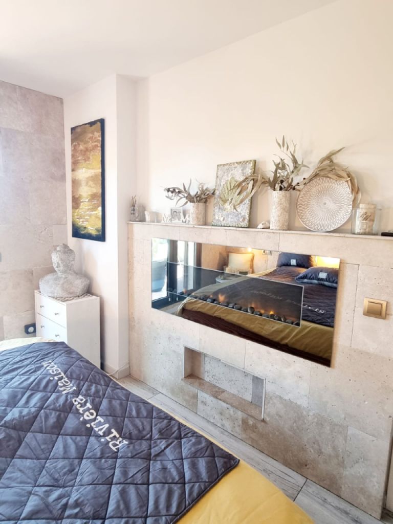 Traumhafte Penthousewohnung mit großer Dachterrasse ,Tiefgarage und seitlichem Meerblich in Cala Mil