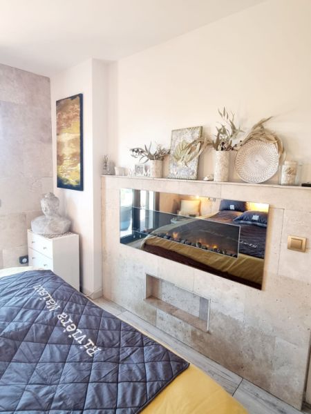 Traumhafte Penthousewohnung mit großer Dachterrasse ,Tiefgarage und seitlichem Meerblich in Cala Mil