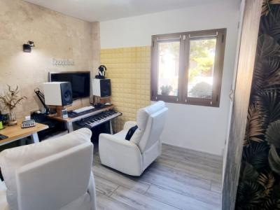 Traumhafte Penthousewohnung mit großer Dachterrasse ,Tiefgarage und seitlichem Meerblich in Cala Mil