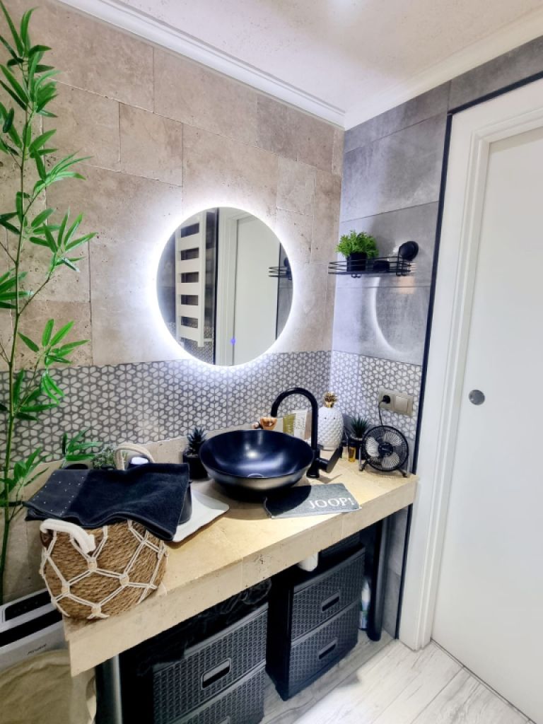 Traumhafte Penthousewohnung mit großer Dachterrasse ,Tiefgarage und seitlichem Meerblich in Cala Mil