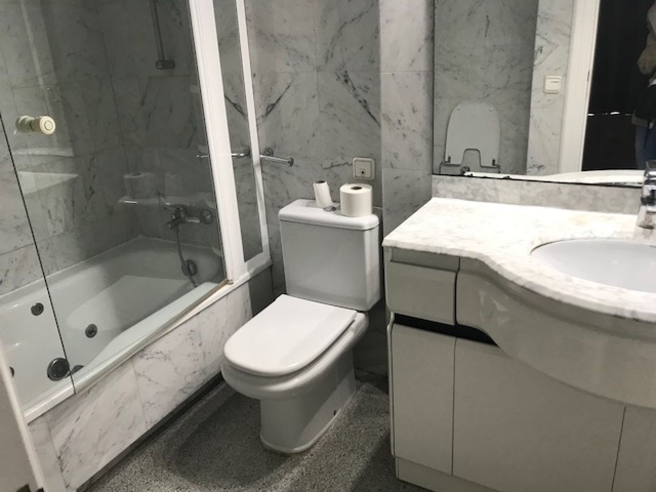 Traumhaftes, unmöbliertes Apartment mit Gemeinschaftspool am Hafen von Palma -- AP 11