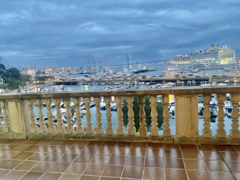 Traumhaftes, unmöbliertes Apartment mit Gemeinschaftspool am Hafen von Palma -- AP 11