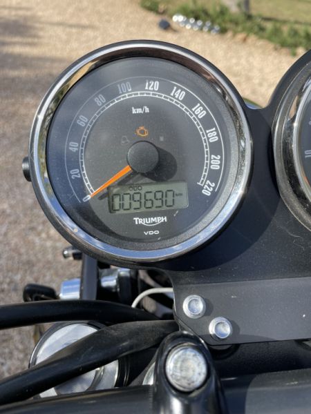 Triumph Bonneville T100, wie neu, Top !