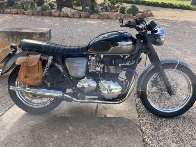 Triumph Bonneville T100, wie neu, Top !