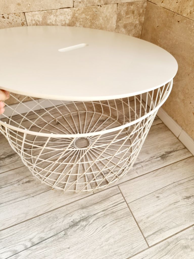 Truhe,  Beistelltisch, Korb aus Metall