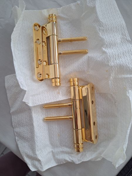 Gold-plated door hinges