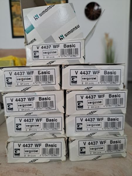 Gold-plated door hinges