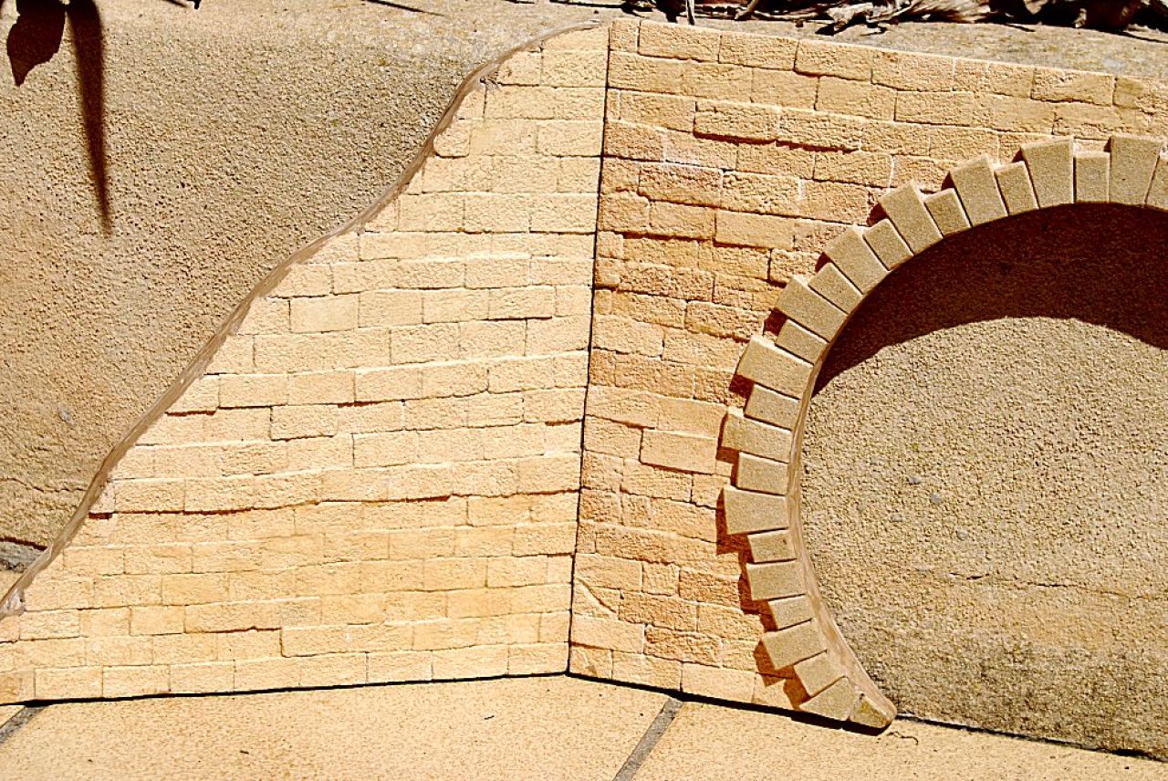 Tunnel portal with side wall, garden railway, G gauge, handcrafted