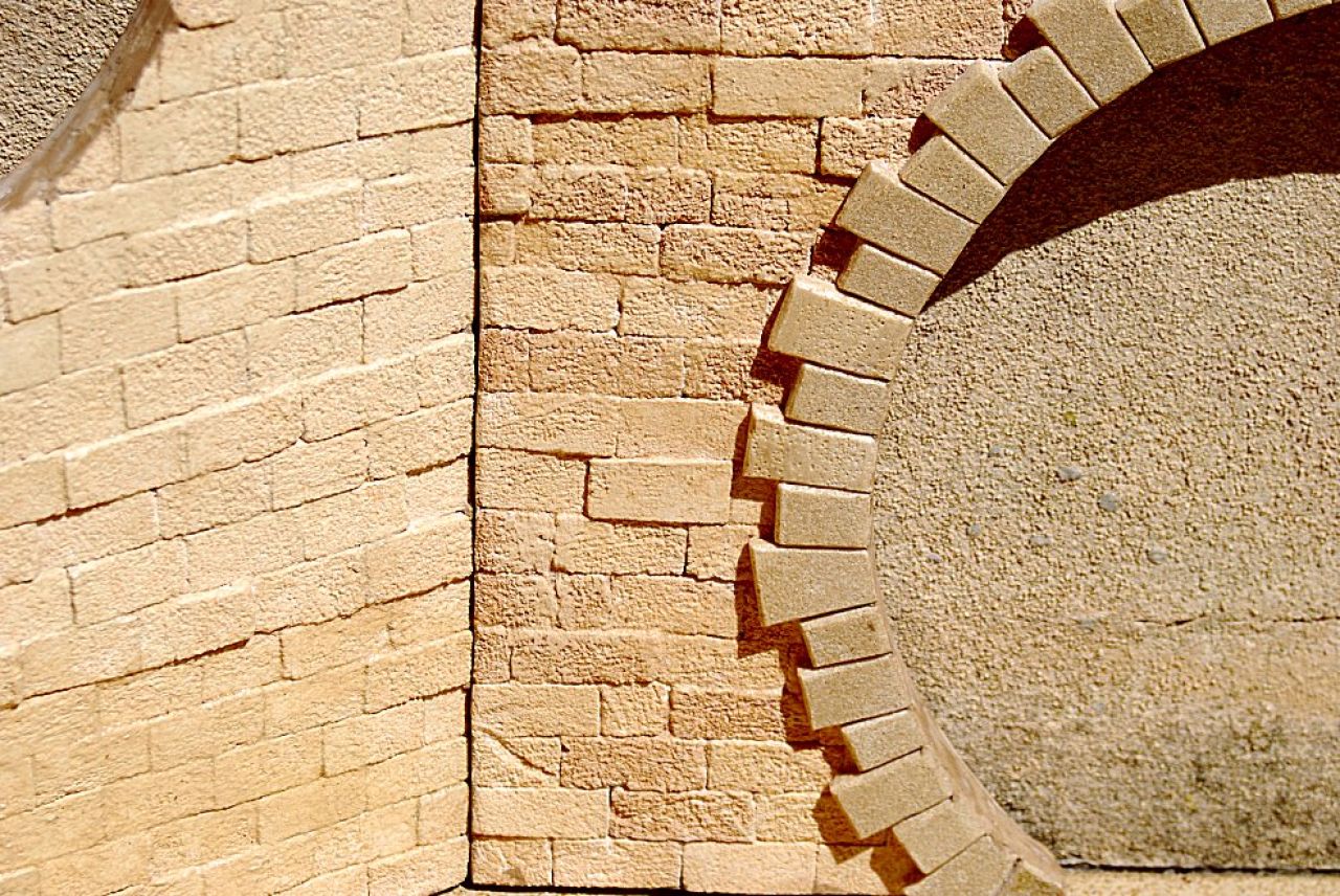 Tunnel portal with side wall, garden railway, G gauge, handcrafted