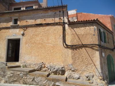Typisches mallorquinisches Dorfhaus mit Terrassen und Innenhof in Felantix ---- DH 30 VK