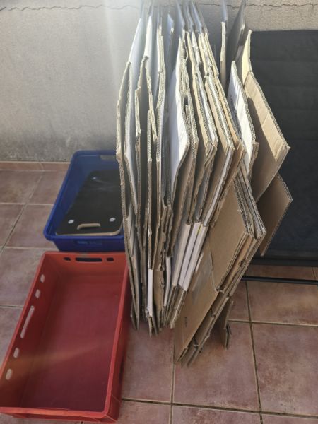 über 12 große Umzugskartons , Schwerlast-Roll-"wagen" , Kisten , Decken usw.für  Umzug - Wegzug .