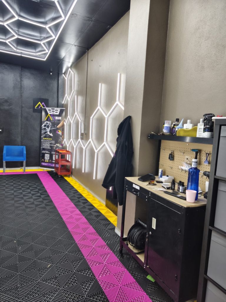 Transfer of luxury car wash on Carrer Joan Alcover in Palma